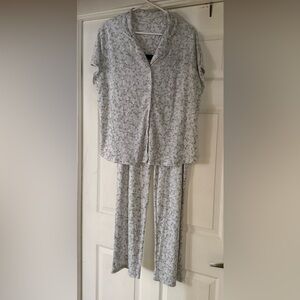 New without tags. Laura Ashley 2 piece pajama daisy print pajama set